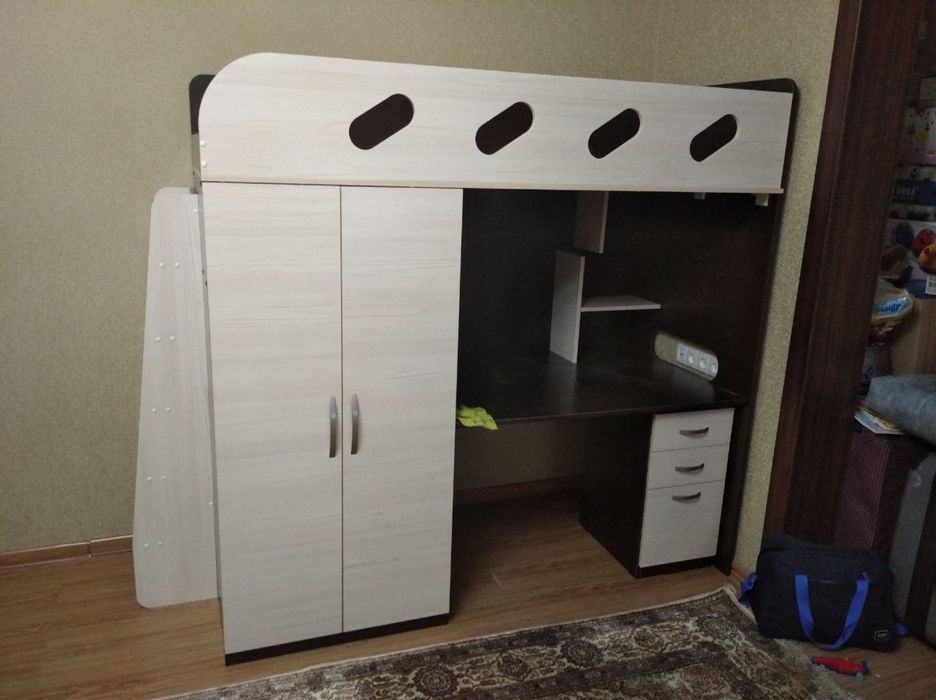 Кровать чердак (стол+вместительный шкаф)