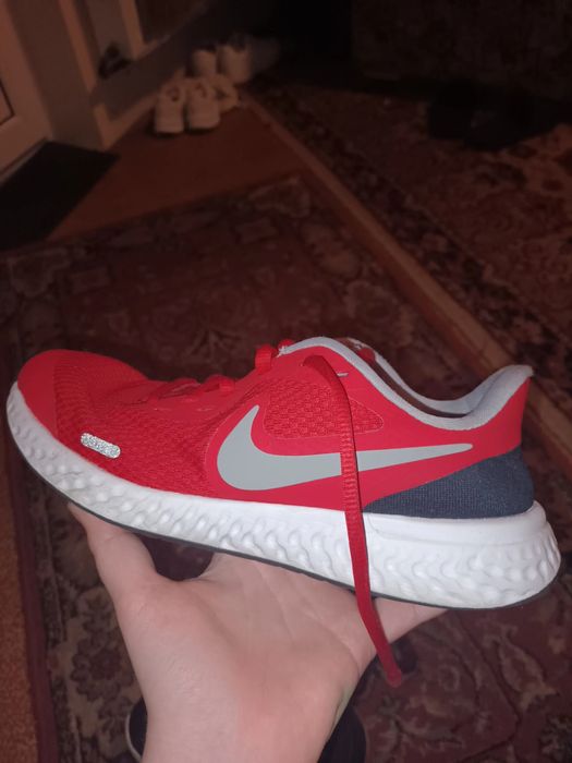 Vând adidas,i adidas negri și NIKE revolution  rosu