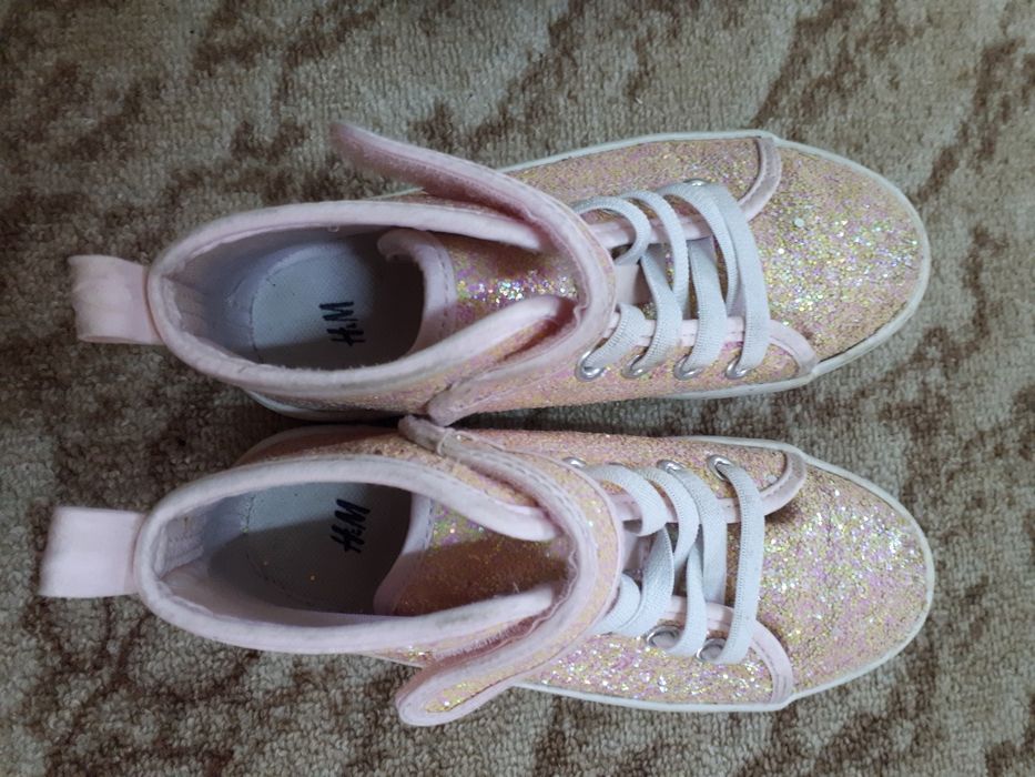 Продавам детски обувки