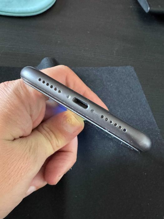 Аpple iPhone 11 64GB – Отлично състояние, Отключен за всички оператори