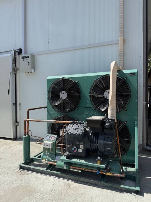 Жомий . Холодилник промышленный 60 кв.м высота 4 м . Новый .