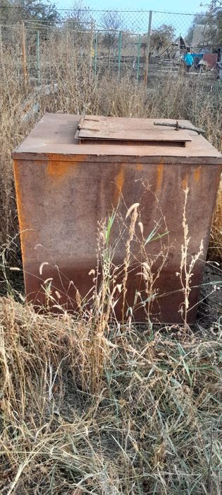 Продам металлический бак на куб