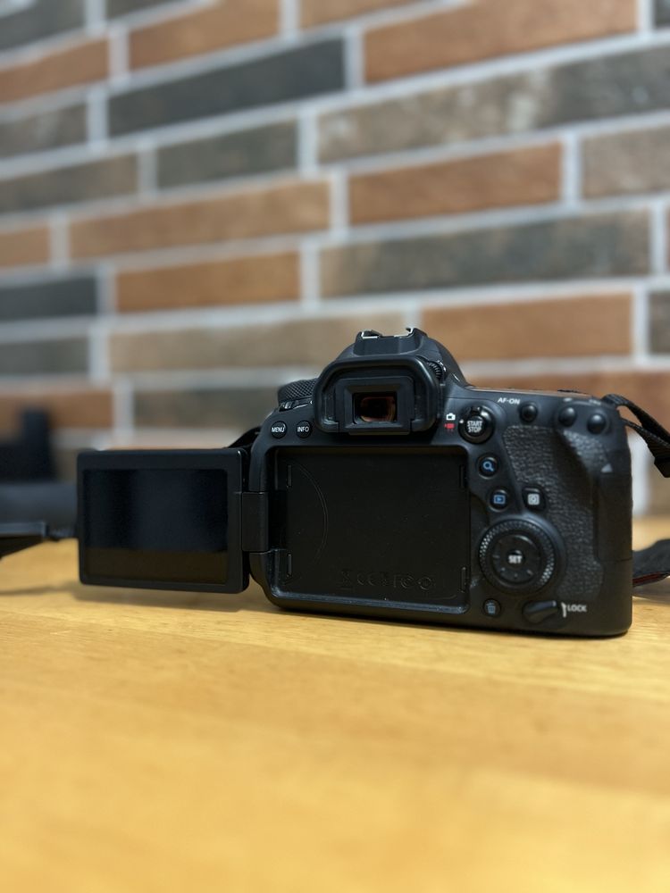 Canon of EOS 6D Mark II + Obiectiv Canon 50mm F1.4