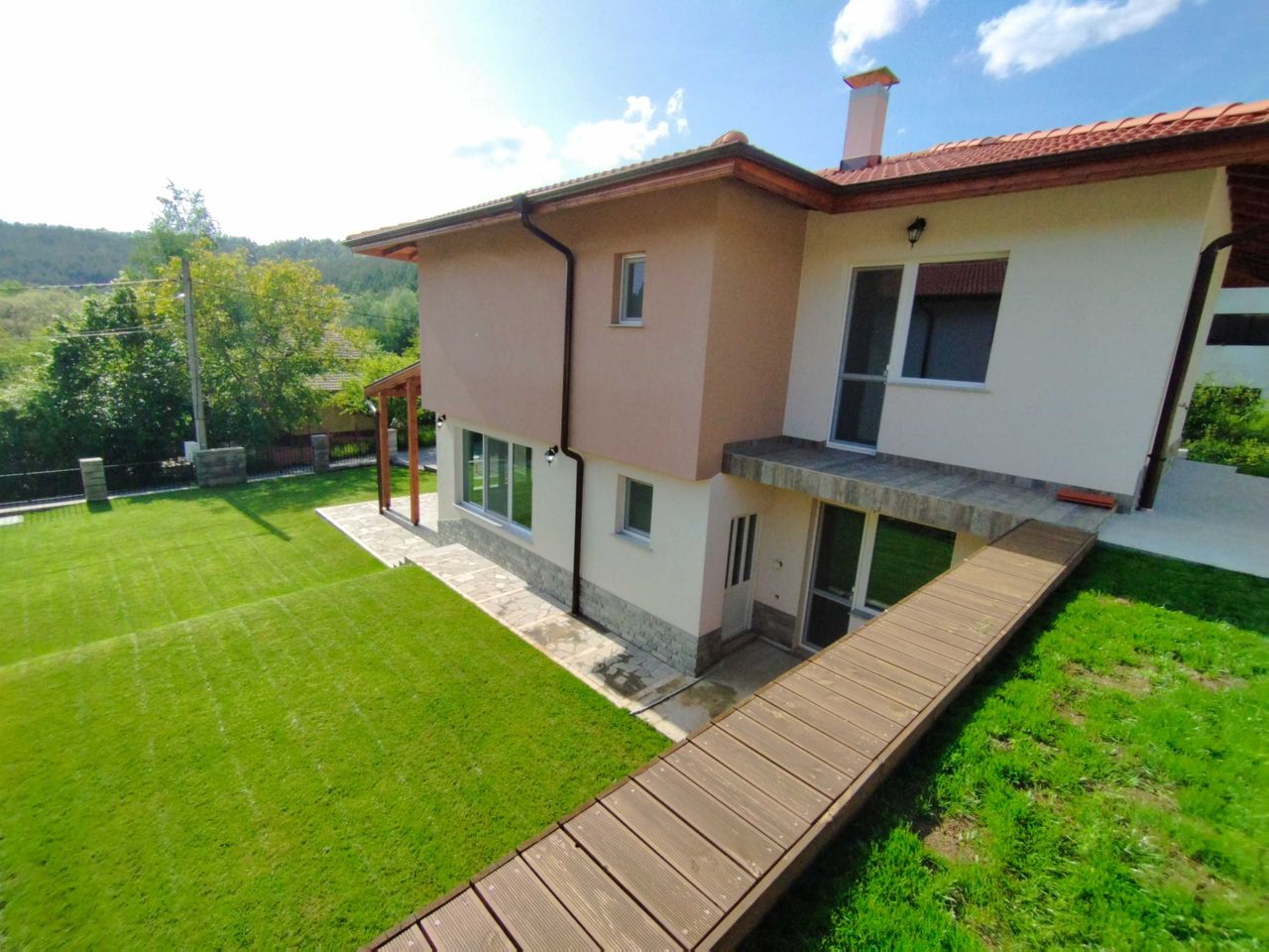 Продава се Къща в с. Драгичево, Област Перник - 226 кв.м за 1585 €/кв.м - Снимка #1