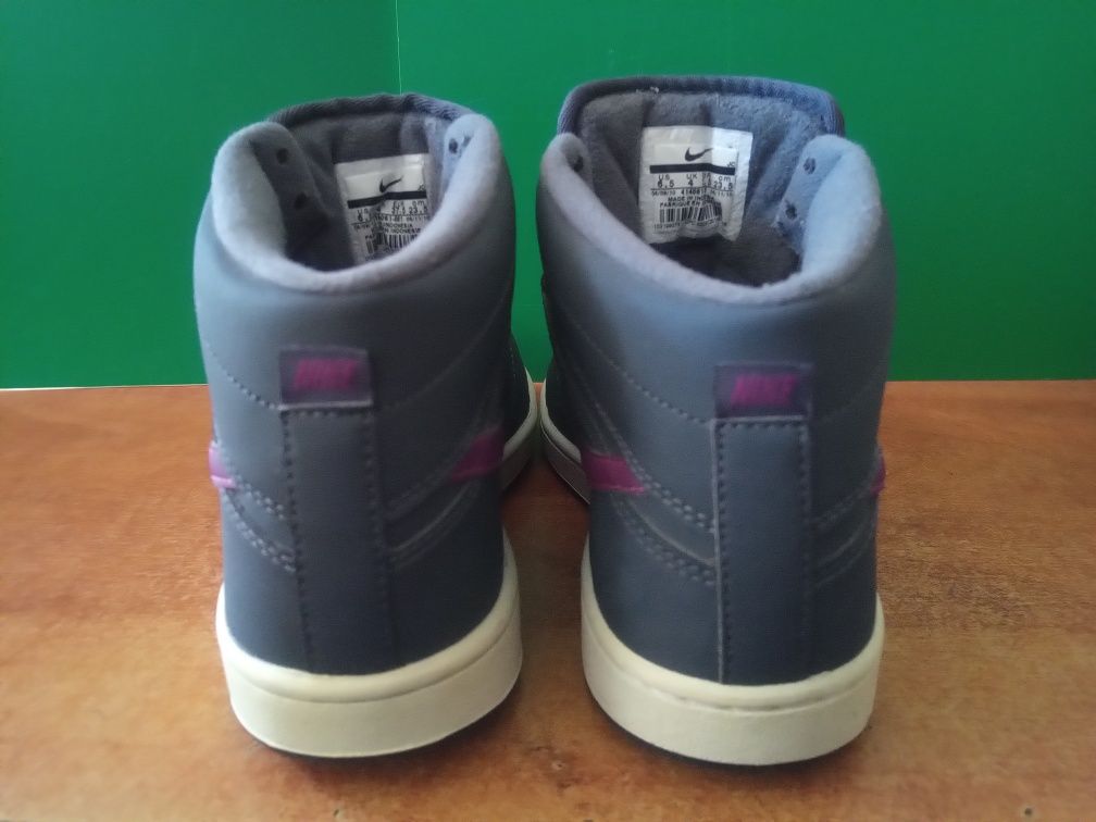 Кецове NIKE Backboard Номир 37,5 Стелка 23,5 см. 100% Оригинални