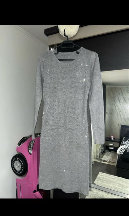 Rochie foatte buna material care se intinde pana la 90 kg