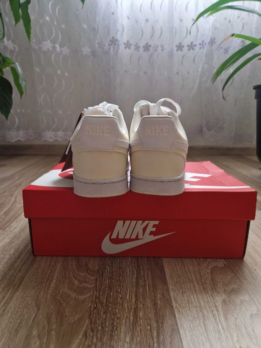 Маратонки NIKE номер 42