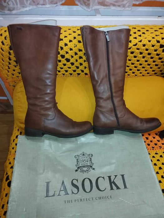 Продавам дамски ботуши!