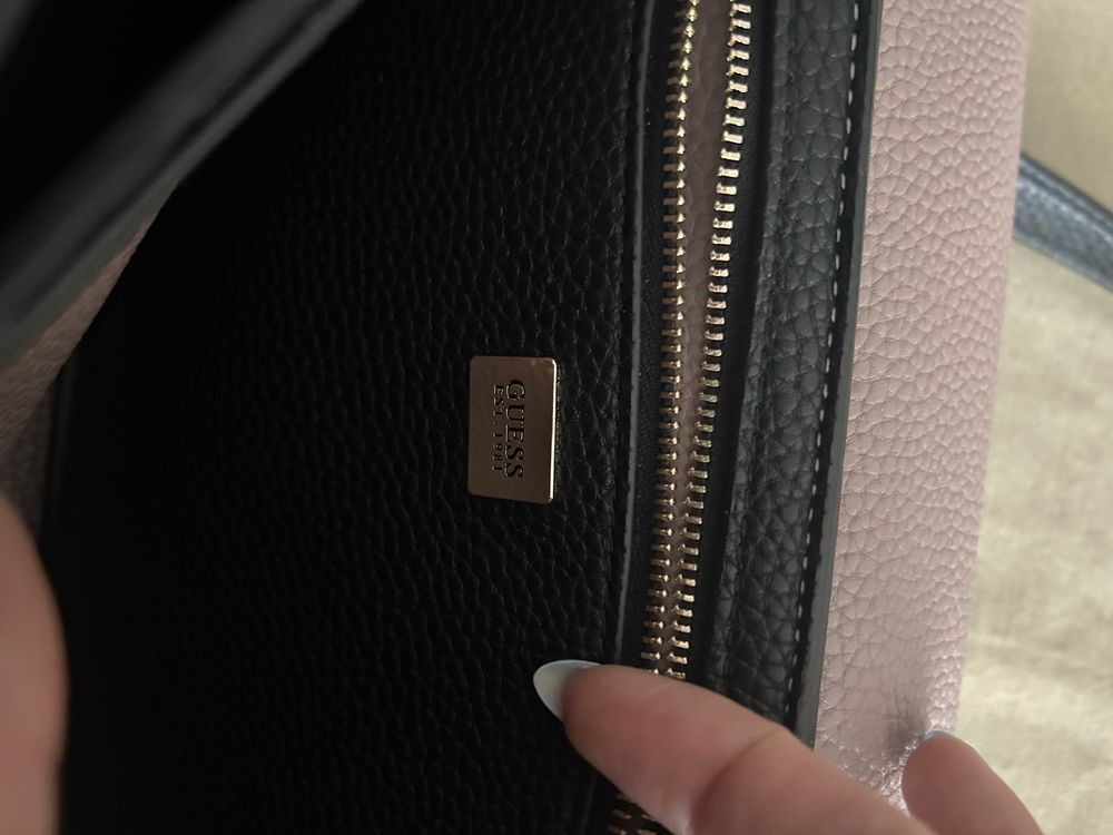 Дамска чанта Guess