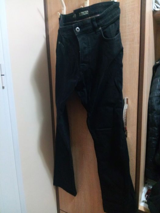 Черни дънки мъжки