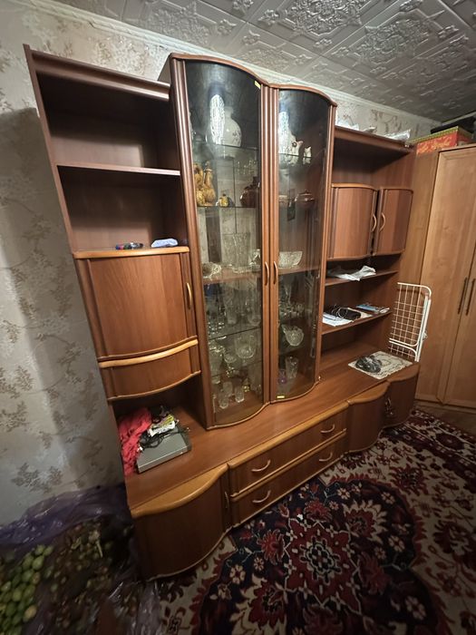 Продам стенку для гостиной дешего