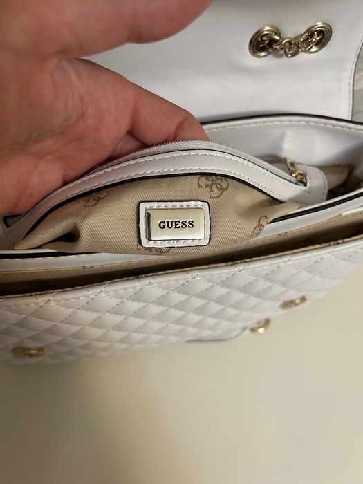 Чанта Guess бяла