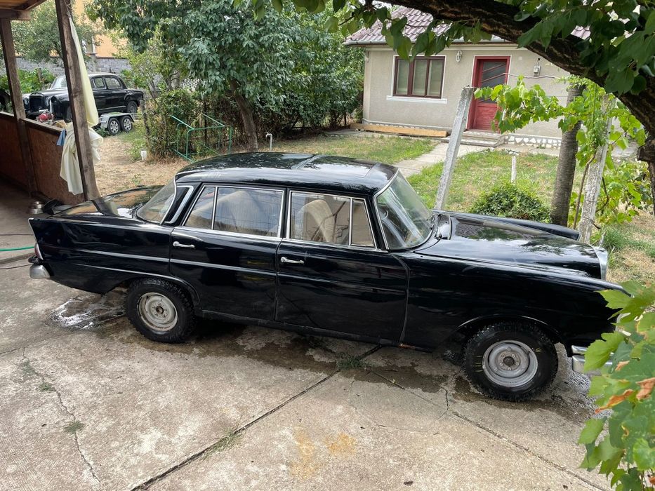 Mercedes-Benz W111 220S