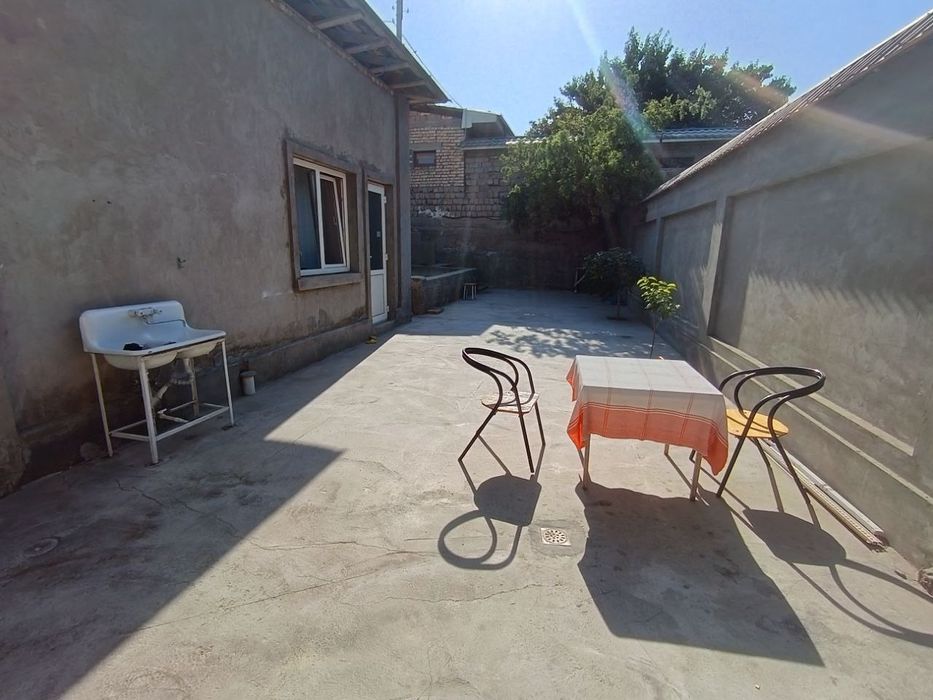 Chala qozoq yongoda srochna Hovli sotiladi