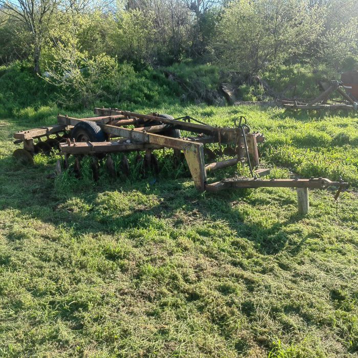 Инвентар -Селскостопанска техника!