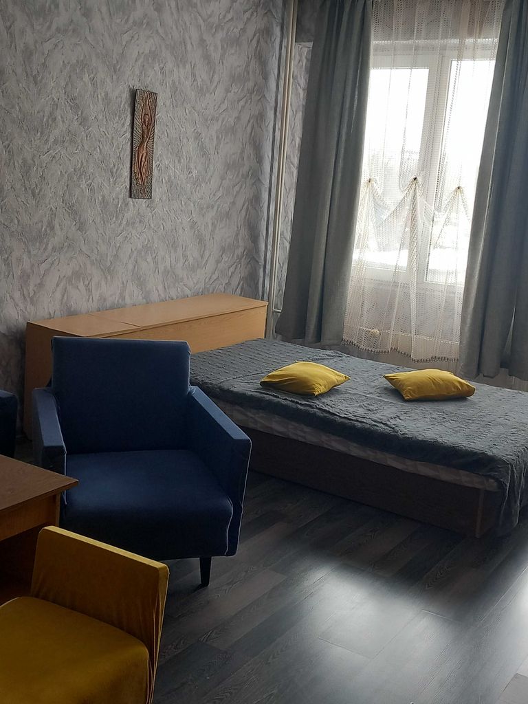 Дава се под наем Едностаен апартамент в Перник, Изток - 48 кв.м за 229.5 € - Снимка #1