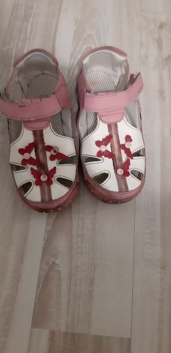 Детская обувь срочно продам