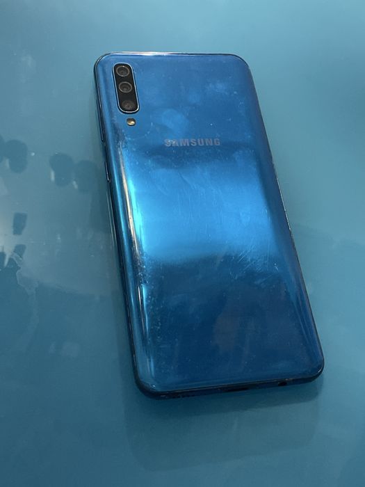 Samsung A50 продам
