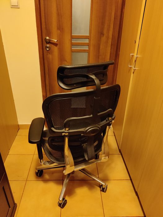 Vând scaun ergonomic Ergohuman V2