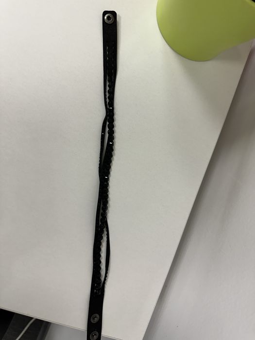 Черна wrap гривна с мъниста – бохо/рок стил