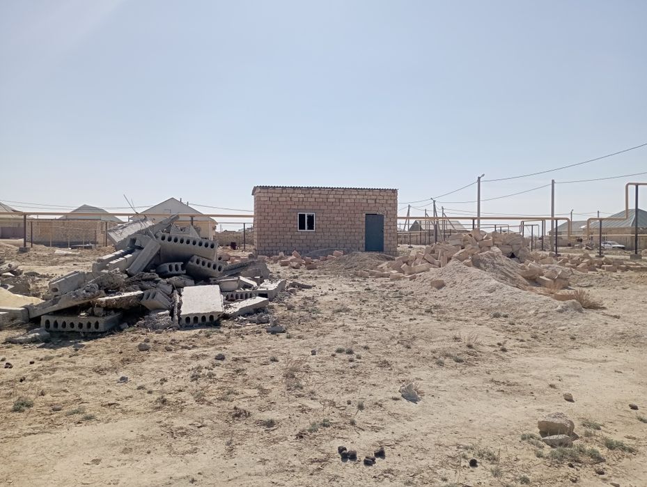 жер орын  сатылады.черновой сарайы бар