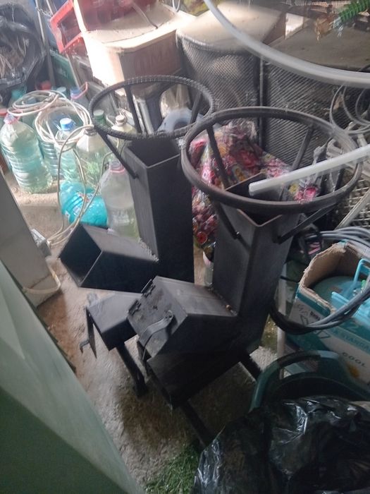 Vând. 2  sobe  racheta