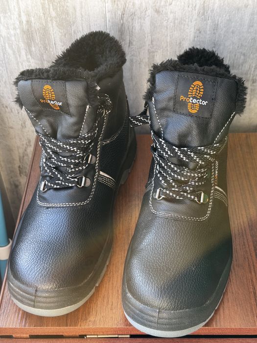 Рабочая зимняя обувь с железным носом 43 размер