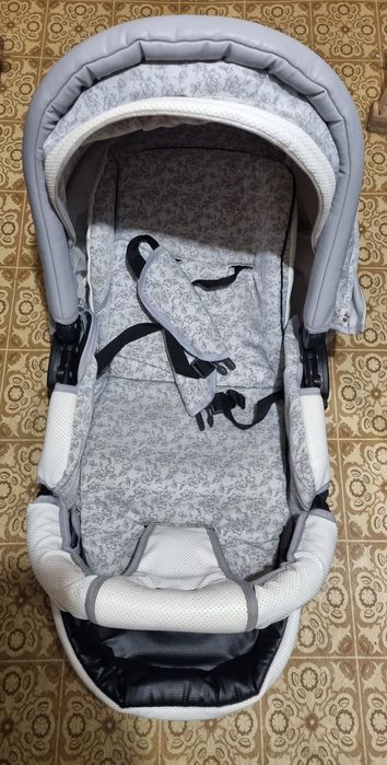 De vanzare carucior 3 in 1 pentru bebelusi