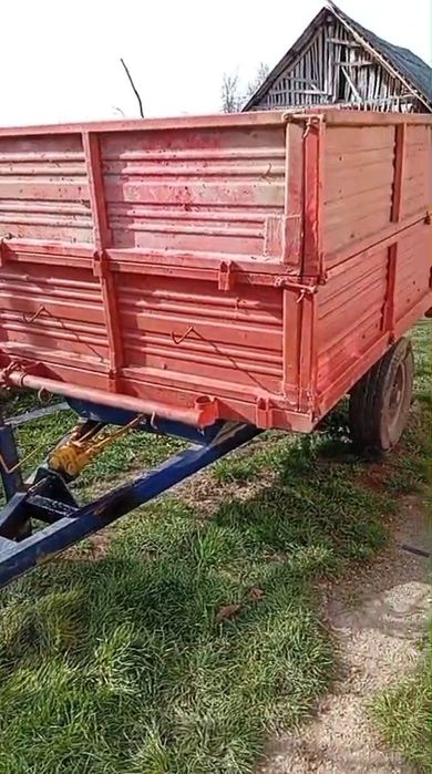 Remorca basculabila la cardan