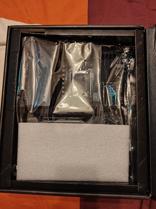 Kit AMD CPU Ryzen 9950X3D + MB X670E Asus Crosshair Hero ganatie emag