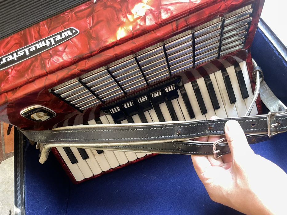 Super oferta Vand acordeon nemtesc weltmeister stella 80 basi
