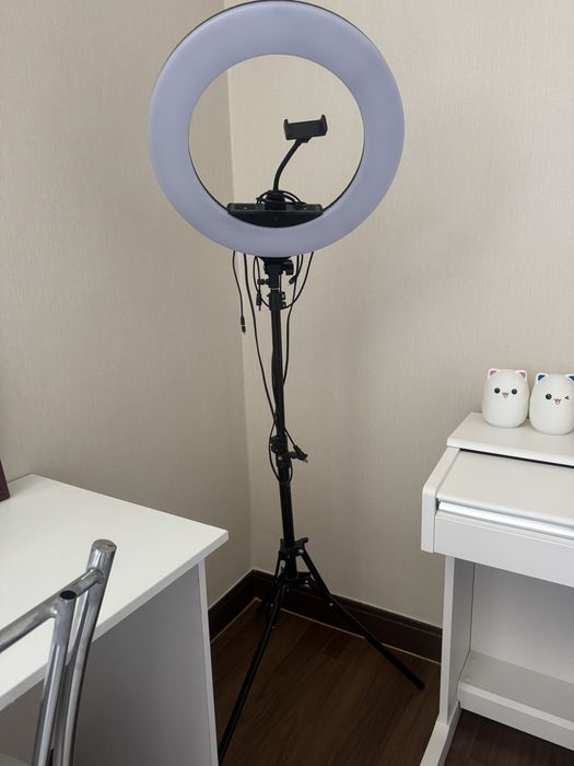 Продам кольцвевую лампу!!!