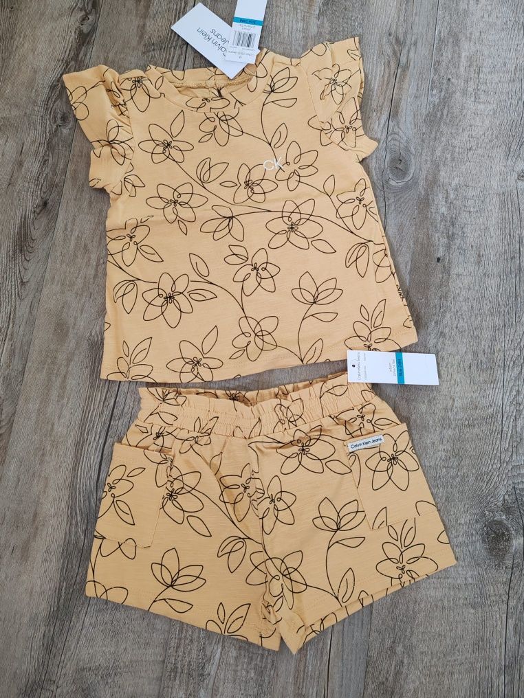 Calvin Klein set tricou si pantaloni scurti – galben mustar