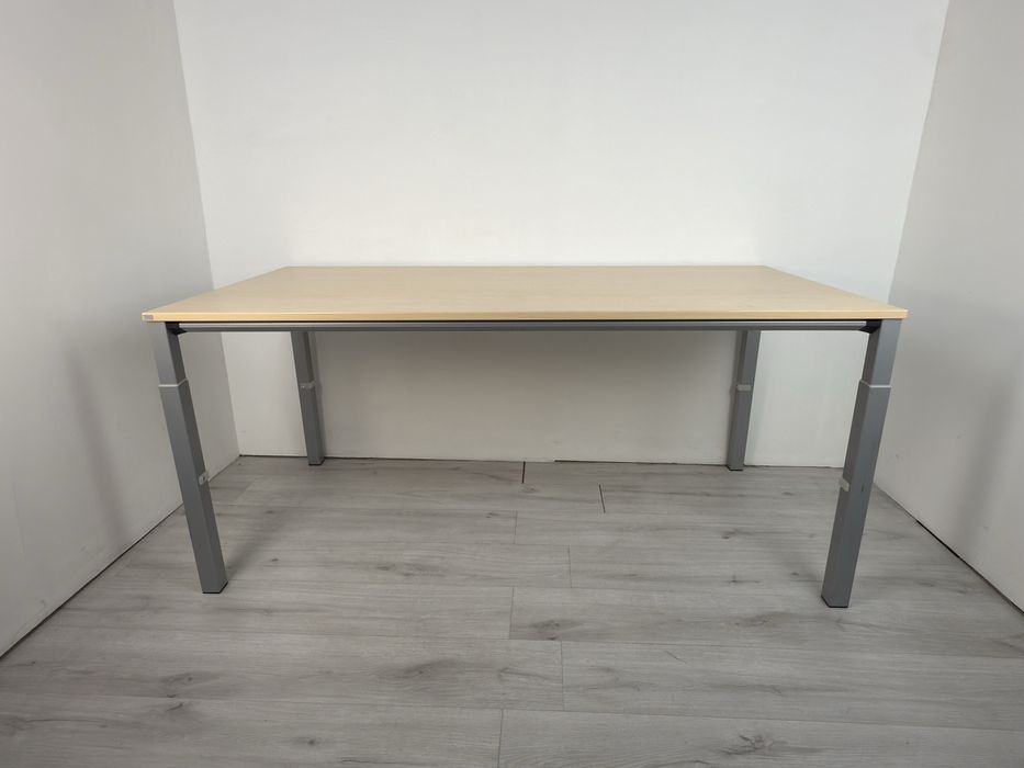 Бюро регулируем със шестотрам от марката Sedus обзавеждане