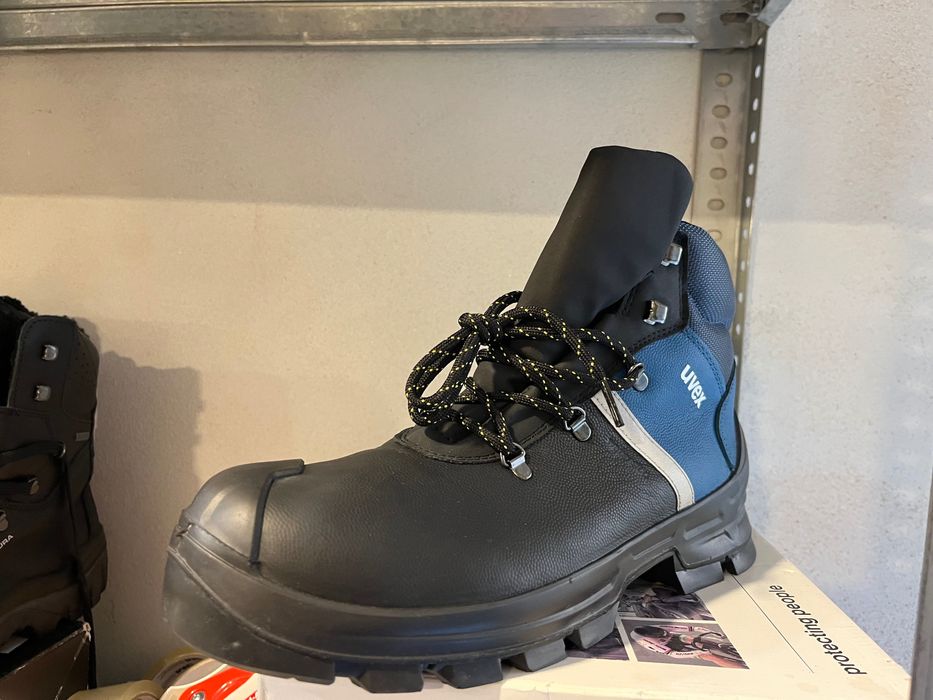 Vând bocanci de protecție, 45 uvex S3 SRC 6513.2