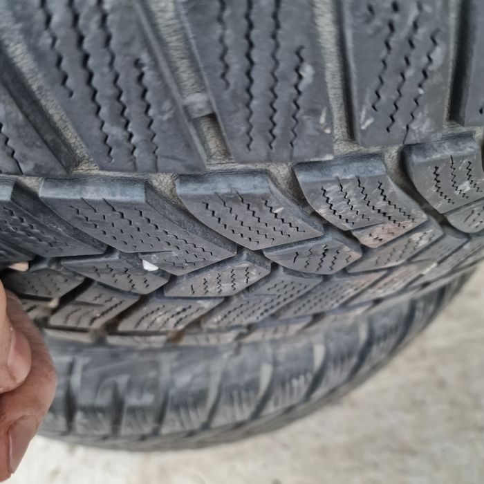 Anvelope iarna GoodYear 215 55 r16