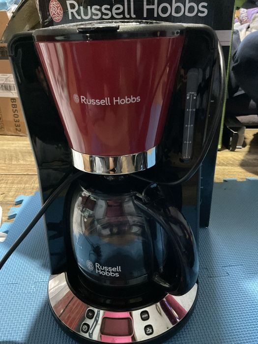 Cafetieră roșie mare