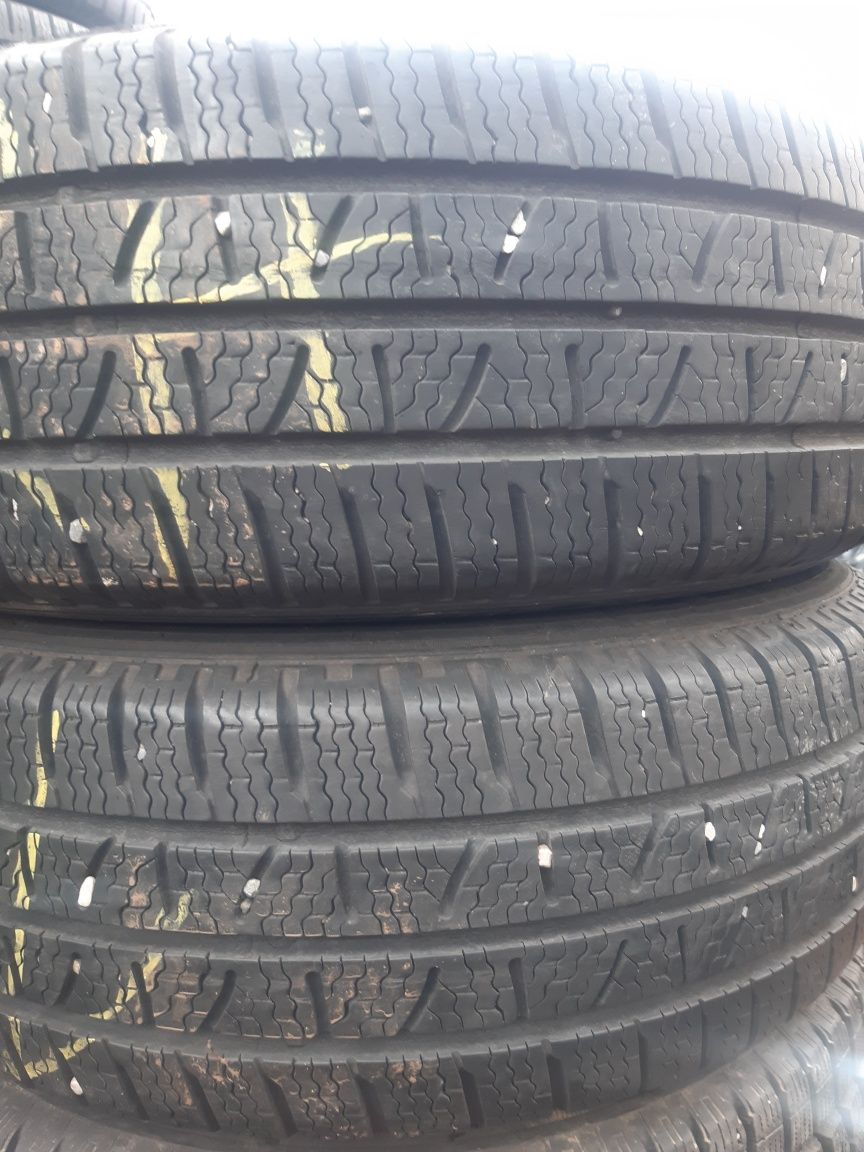 2 anvelope 215/60r16C marca Pirelli preț 460 lei ambele