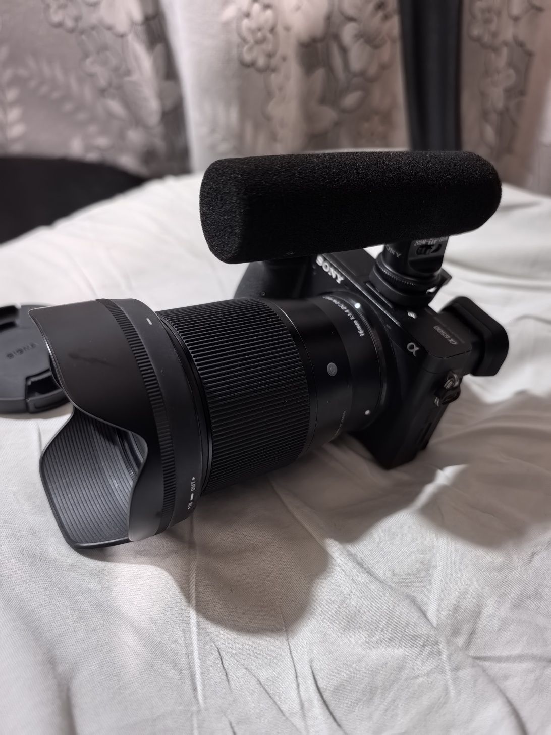 Sony A6500 +обектив Sony FE 24-70mm f/4 Carl Zeiss OSS + външен микроф