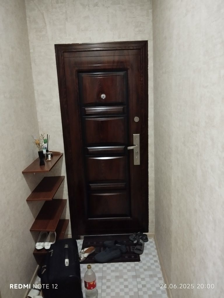Продаётся своя  1 ком.переделаннаяи в 2х квартира в центре Ташкента.