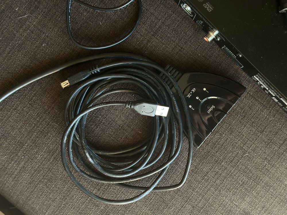 Dvd player с подарък над 50 диска с филми