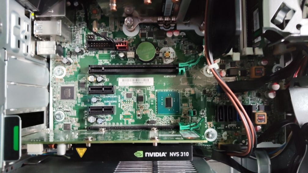 Продавам компютър Hp z240 sff workstation