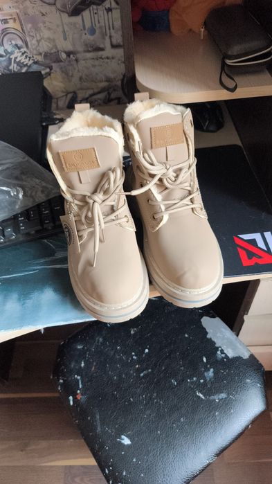 Продам ботинки новые