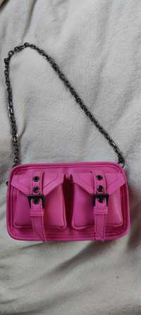 Розова чанта y2k стил