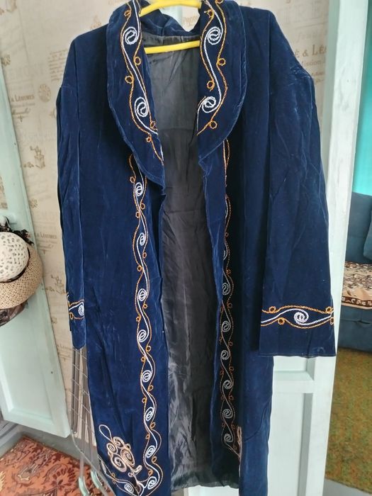 Продам Чапан новый срочно