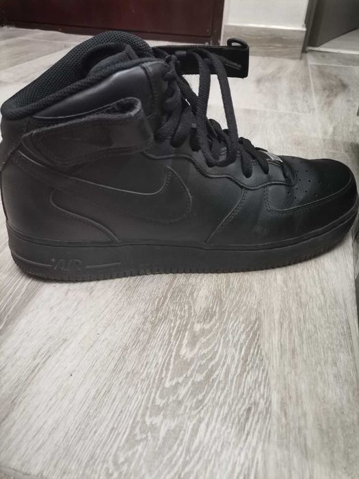 nike air force mid triple black