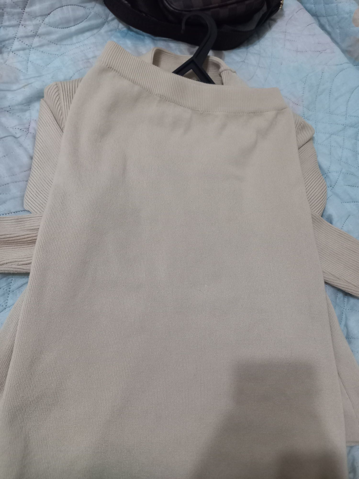 Классная двойка кофта&юбка нежно бежевого цвета