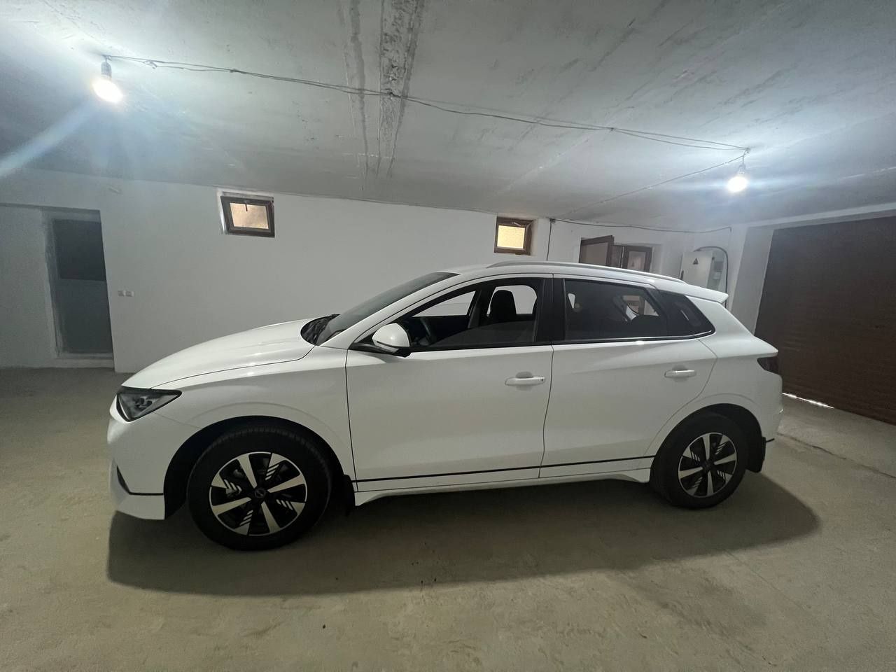 BYD E2 Oq rang RASMIDILERDAN olinhan 8 yil kafol