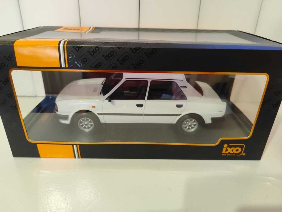 Продавам модел на Skoda 130 L, 1988 мащаб 1/18 на фирма Ixo
