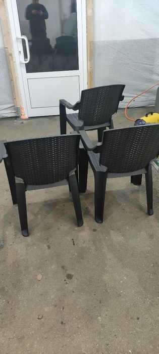 Пластмасови столове